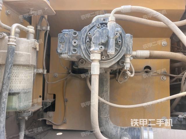 液壓泵艙室正面整體（整機(jī)外觀）