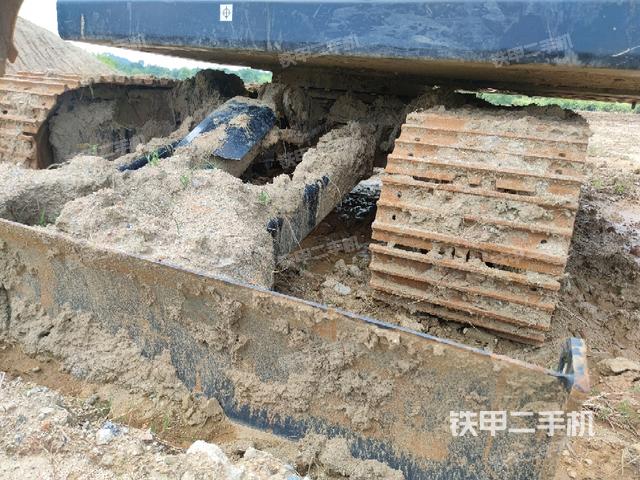 轉(zhuǎn)盤和下車架正前（工作和回轉(zhuǎn)裝置）