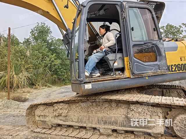 駕駛室整體（整機(jī)外觀）