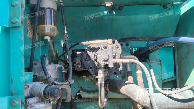 液壓泵艙室正面整體（整機(jī)外觀(guān)）