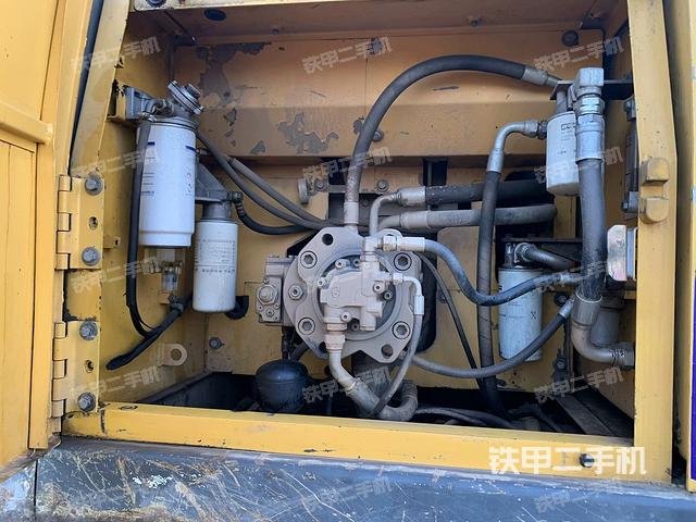 液壓泵艙室正面整體（整機(jī)外觀）