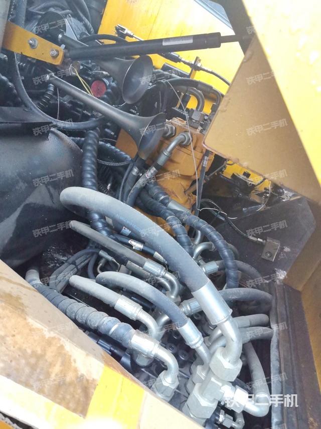 液壓泵艙室正面整體（整機(jī)外觀）