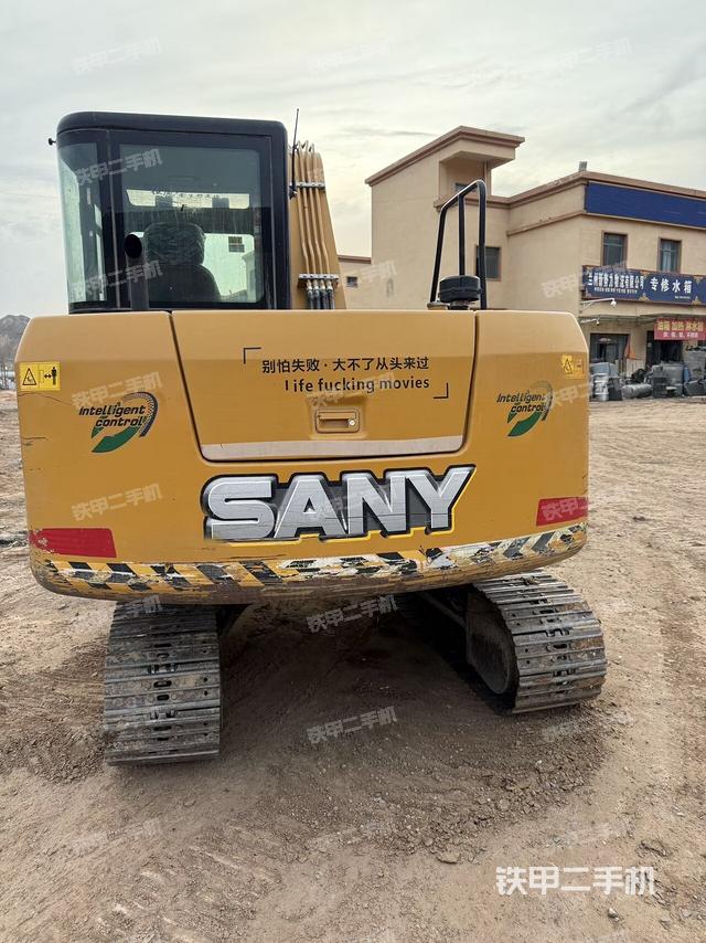 驾驶室顶部（整机外观）