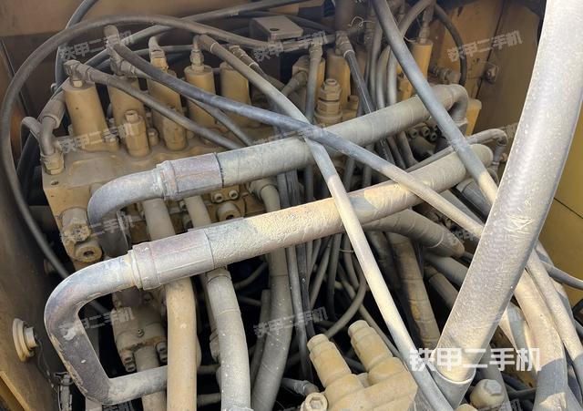 回轉(zhuǎn)馬達和主控閥（整機外觀）