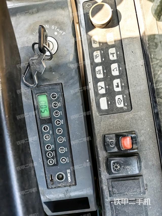 座椅左側(cè)控制臺/音響/含左手柄（駕駛室部分）