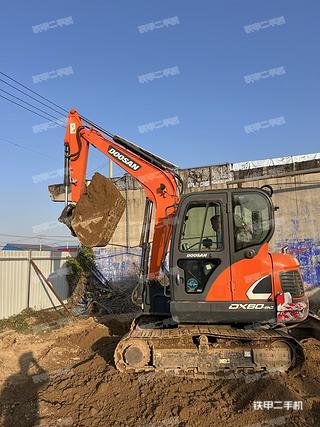 斗山DX60-9C挖掘机实拍图片