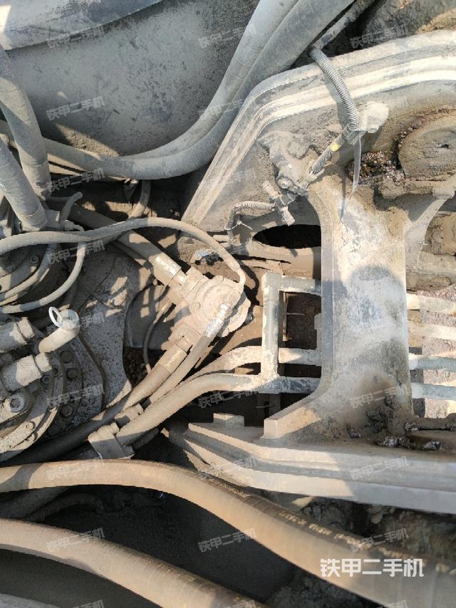 中央回轉(zhuǎn)接頭特寫（上車部件）