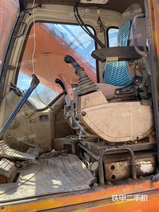 駕駛室整體（整機外觀）