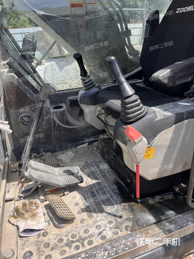 座椅左側(cè)控制臺/音響/含左手柄（駕駛室部分）