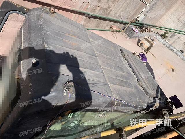 驾驶室顶部（整机外观）