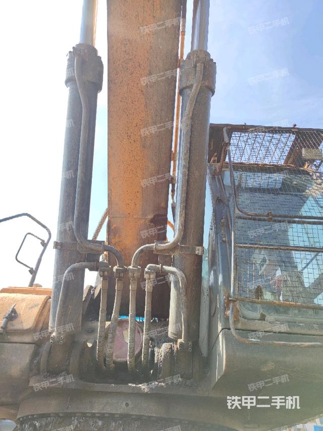 大臂油缸整體?豎拍（工作和回轉(zhuǎn)裝置）