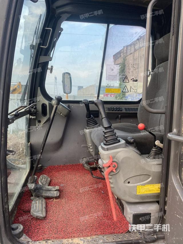 駕駛室頂部（整機(jī)外觀）