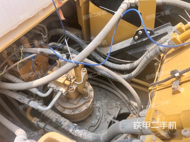 回轉(zhuǎn)馬達(dá)和主控閥（整機(jī)外觀）