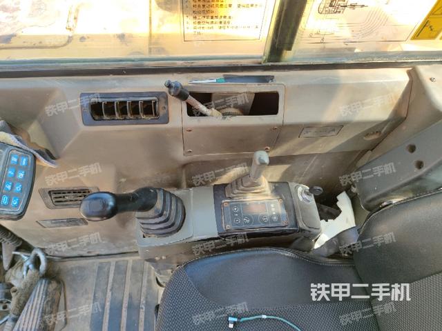 座椅右側(cè)控制臺(tái)/鑰匙門(mén)/油門(mén)/含右手柄（駕駛室部分）