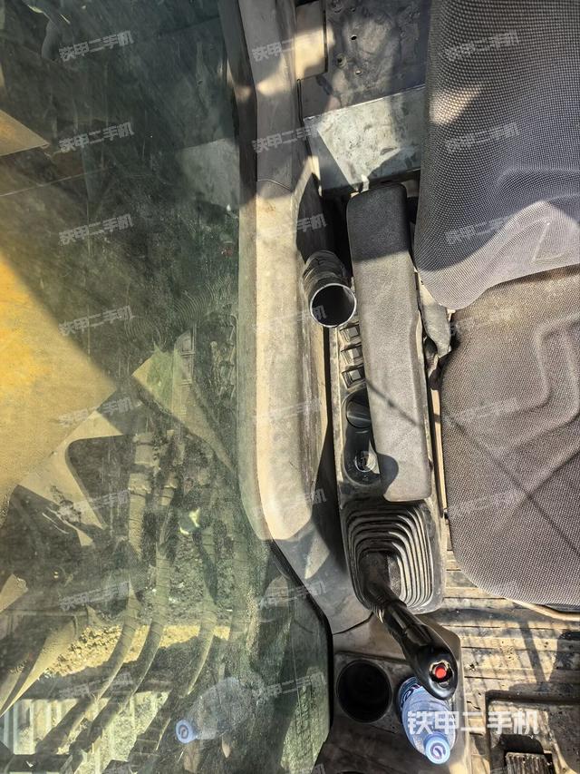 座椅右側(cè)控制臺/鑰匙門/油門/含右手柄（駕駛室部分）