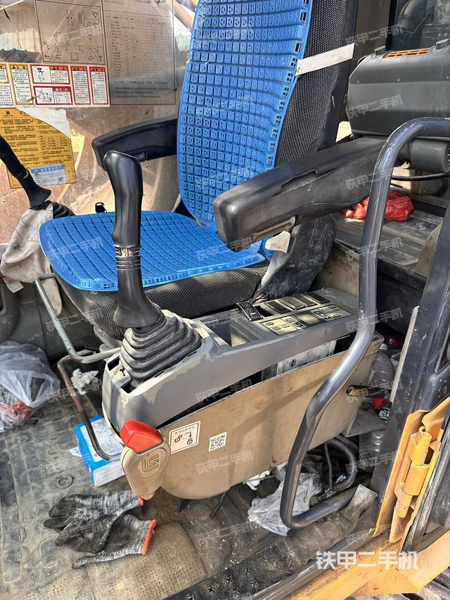 座椅左側(cè)控制臺(tái)/音響/含左手柄（駕駛室部分）