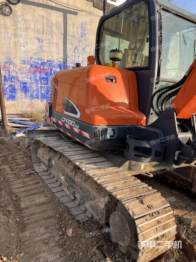 單側(cè)履帶整體（整機(jī)外觀）