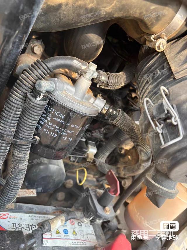 液压泵舱室正面整体（整机外观）