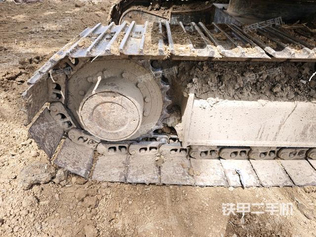 右驅(qū)動輪（行走機構(gòu)）