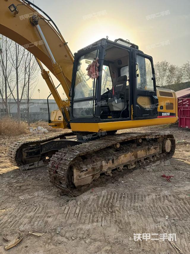 單側(cè)履帶整體（整機(jī)外觀）