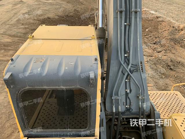 駕駛室頂部（整機(jī)外觀）