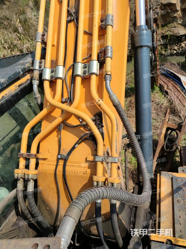 大臂背部俯視（工作和回轉(zhuǎn)裝置）