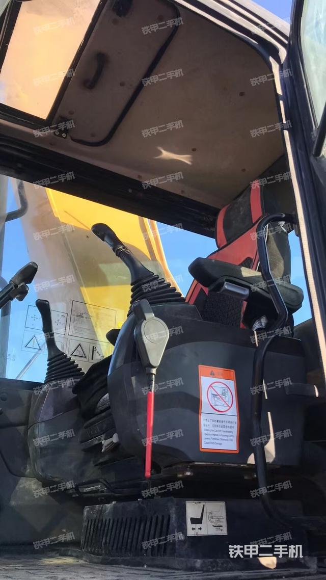 駕駛室整體（整機外觀）