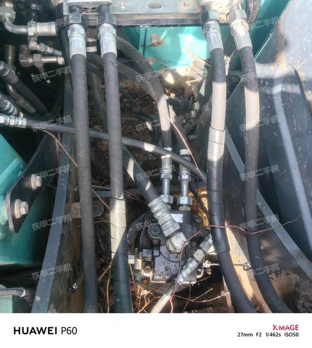 回轉(zhuǎn)馬達(dá)和主控閥（整機(jī)外觀）