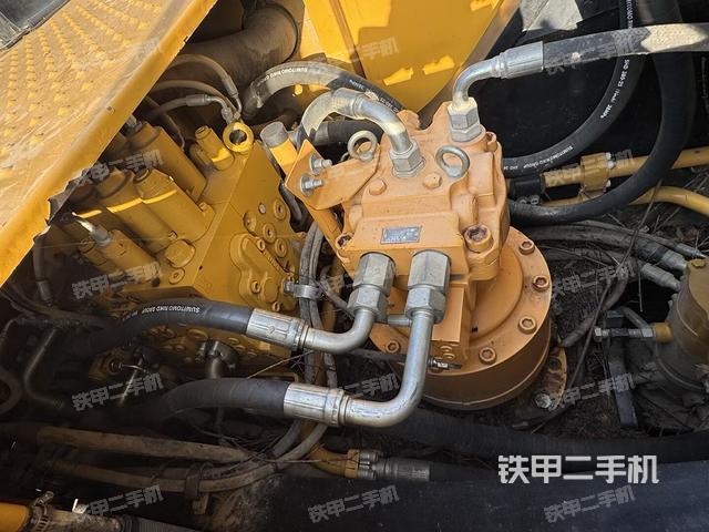 回轉(zhuǎn)馬達(dá)和主控閥（整機(jī)外觀）