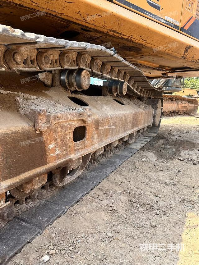 左側(cè)履帶整體?（行走機(jī)構(gòu)）