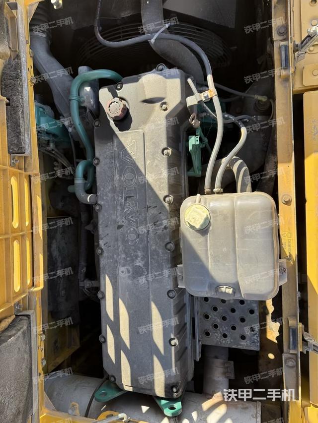 發(fā)動(dòng)機(jī)整體俯視（整機(jī)外觀）