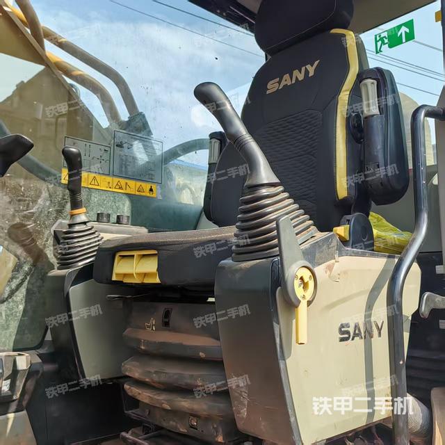 駕駛室整體（整機(jī)外觀）