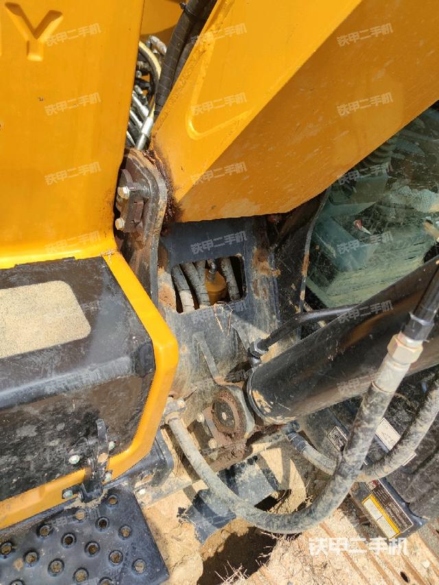 大臂根部?斜（工作和回轉(zhuǎn)裝置）