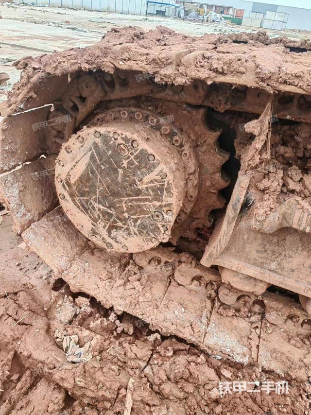 左驅(qū)動輪（行走機(jī)構(gòu)）