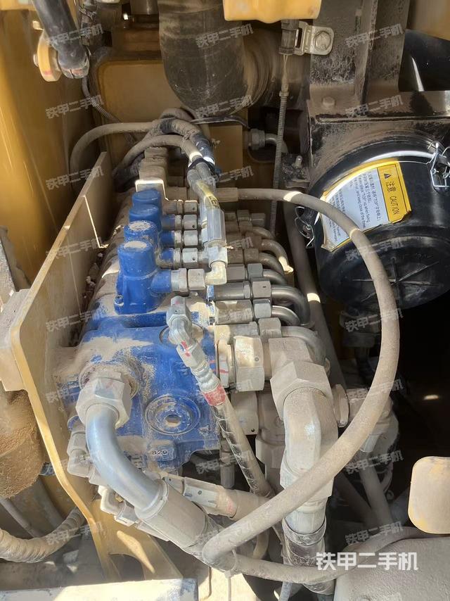 回轉馬達和主控閥（整機外觀）