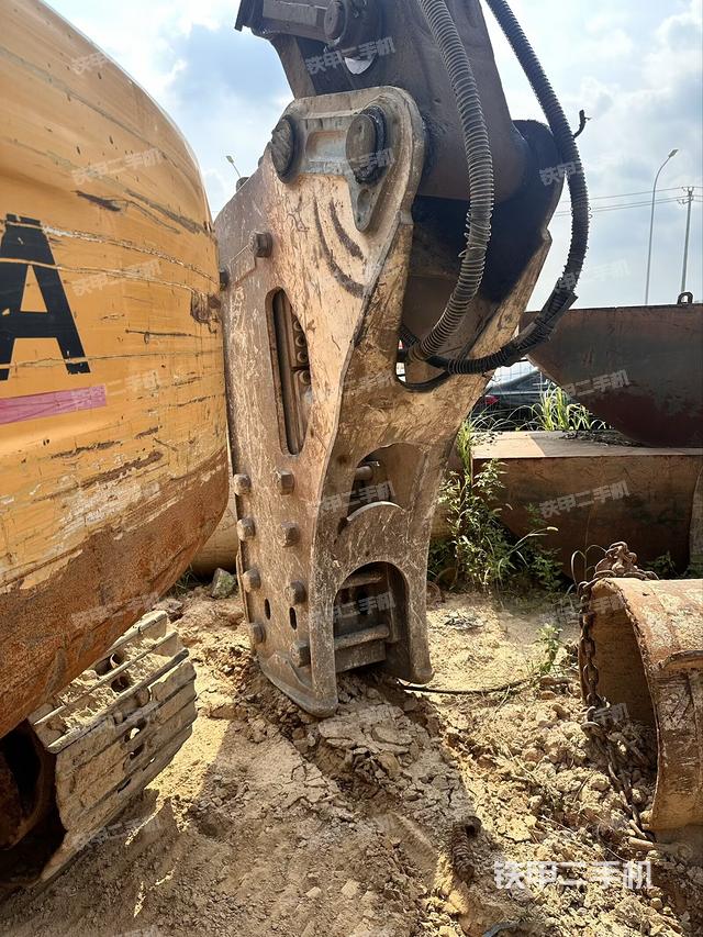 鏟斗右后整體（工作和回轉(zhuǎn)裝置）