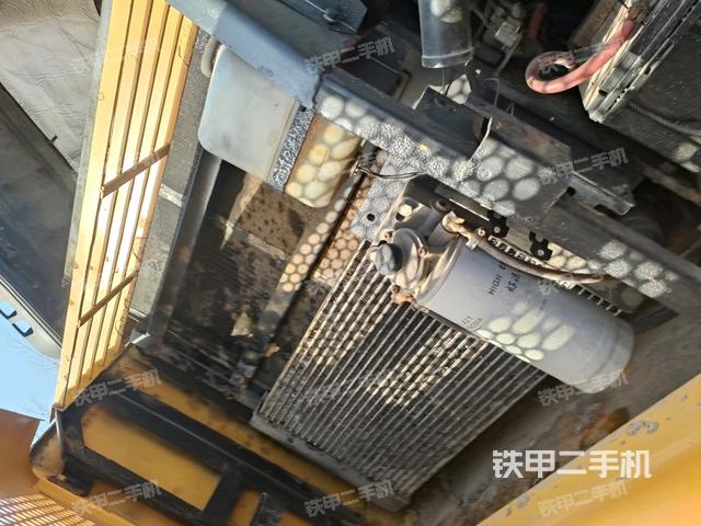 液壓泵艙室正面整體（整機(jī)外觀）