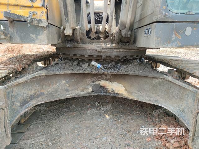 轉(zhuǎn)盤和下車架正前（工作和回轉(zhuǎn)裝置）