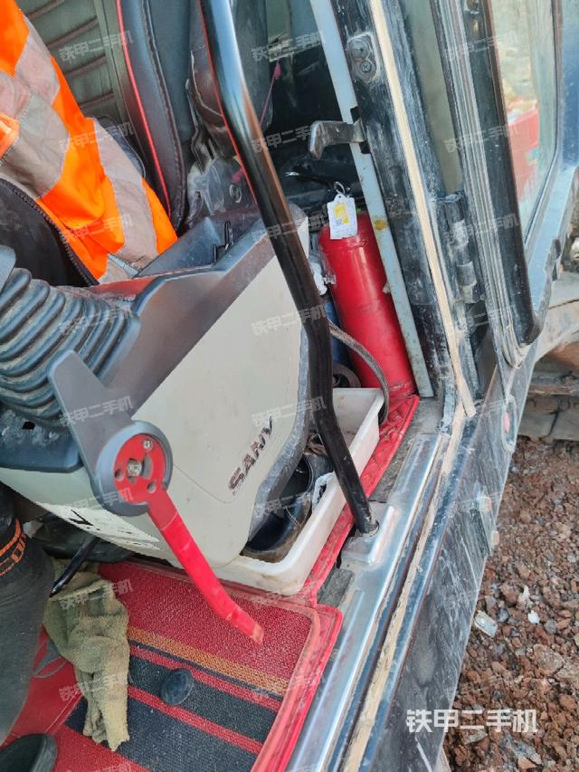 座椅左側(cè)控制臺/音響/含左手柄（駕駛室部分）