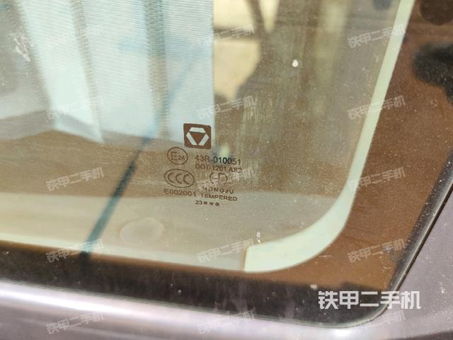 后窗玻璃角標（駕駛室部分）