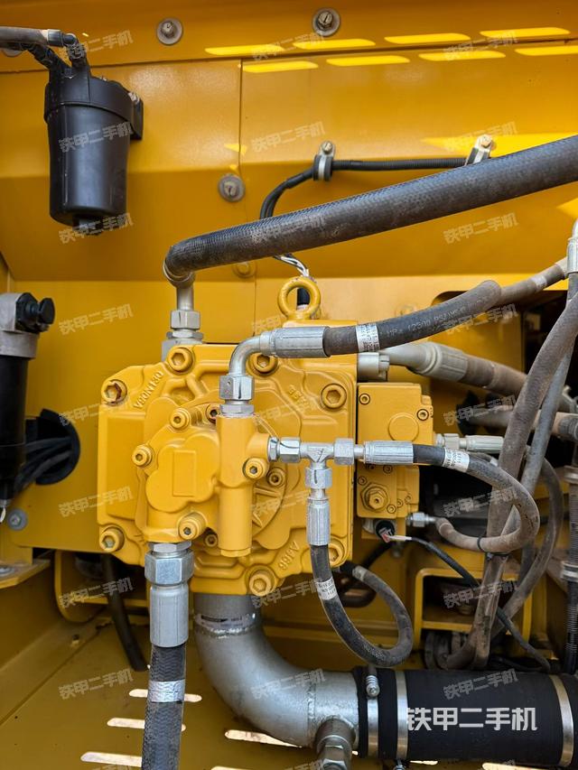 液壓泵艙室正面整體（整機(jī)外觀）