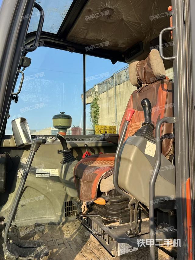 駕駛室頂部（整機(jī)外觀）