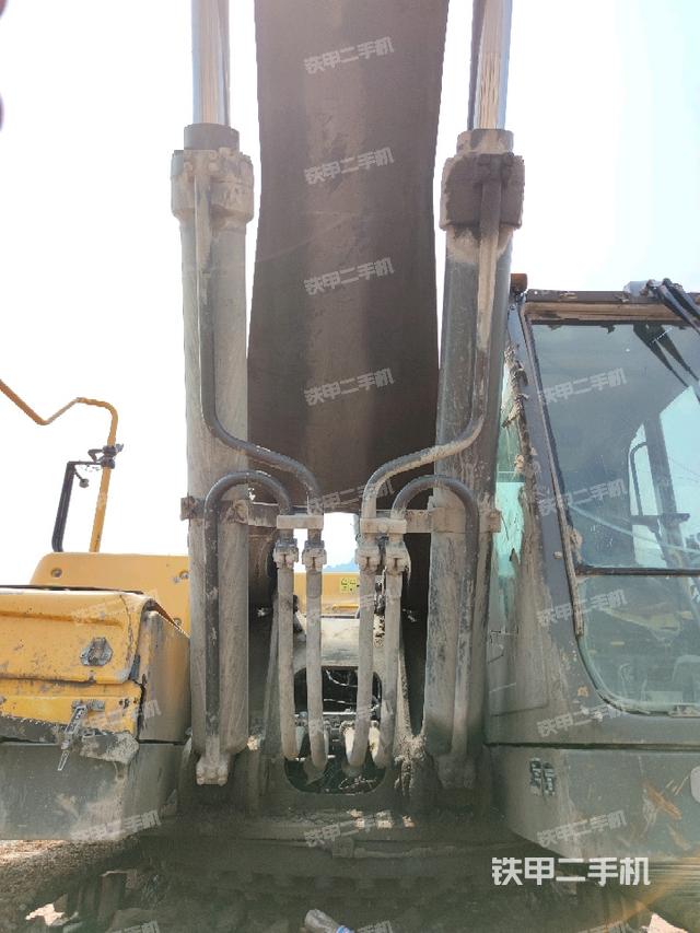 大臂油缸整體?豎拍（工作和回轉(zhuǎn)裝置）