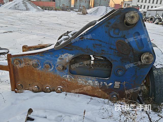 駕駛室頂部（整機外觀）