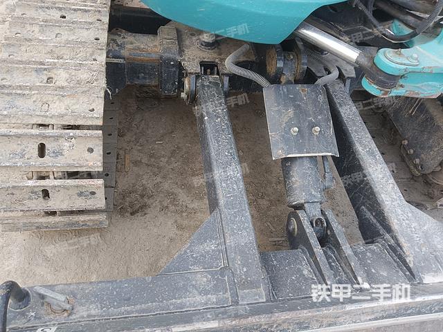 回轉(zhuǎn)馬達(dá)和主控閥（整機(jī)外觀）