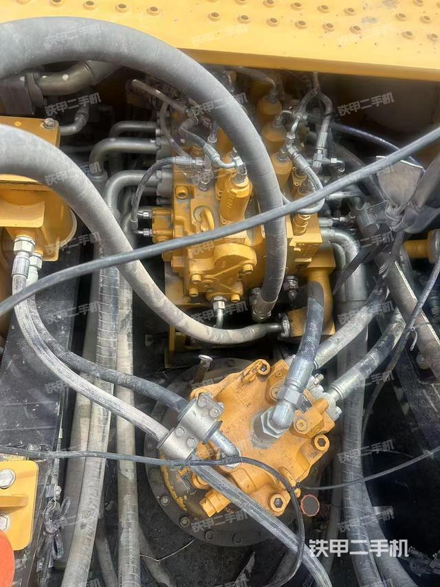 回轉(zhuǎn)馬達(dá)和主控閥（整機外觀）