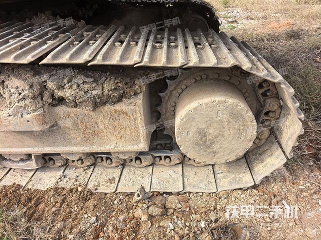 左驅(qū)動輪（行走機構(gòu)）