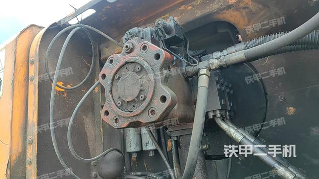 液壓泵艙室正面整體（整機(jī)外觀）