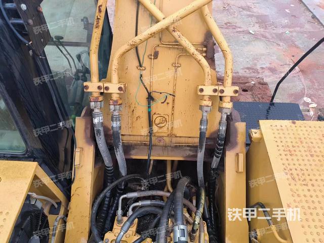 大臂背部俯視（工作和回轉(zhuǎn)裝置）