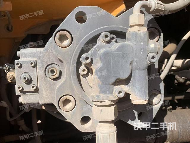 液压泵舱室正面整体（整机外观）